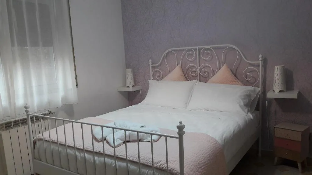 Room, Dimoramuri B&b, Catania
