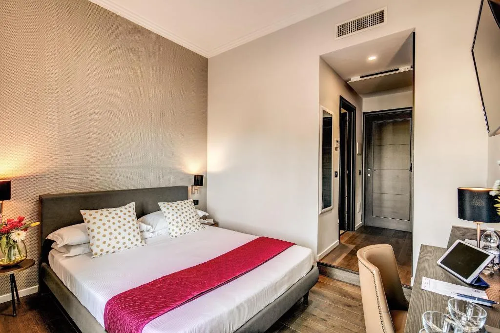 Room, Little Queen Navona, Rome