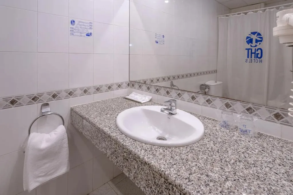 DOUBLE WITH BALCONY Room, GHT Balmes - Apartaments & Splash, Costa Brava