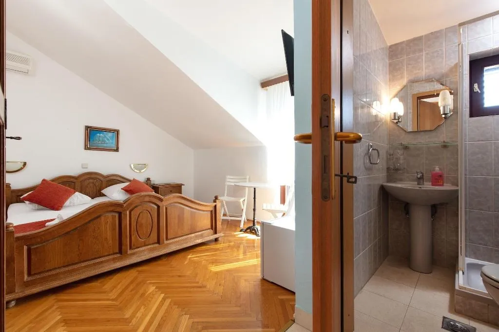 Room, Bed & Breakfast Senator, Split