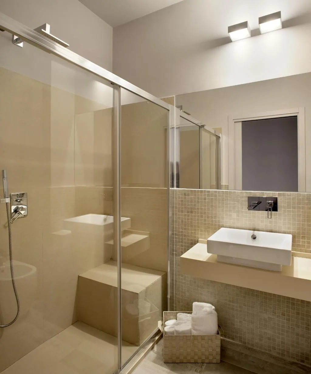 Room, La Chambre Milano, Milan