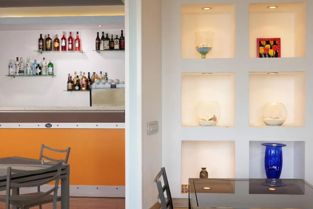 Restaurant, Sea Breeze Residence, Naples