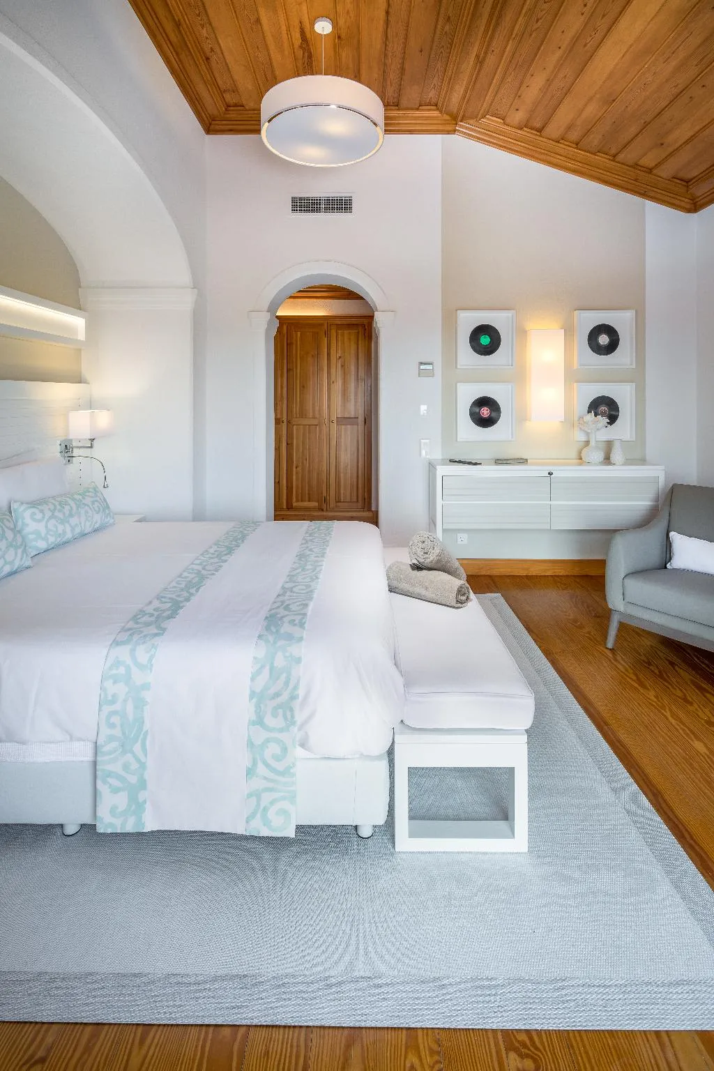 VILLA SEVEN BEDROOMS WITH PRIVATE POOL Room, Shantivillas, Algarve
