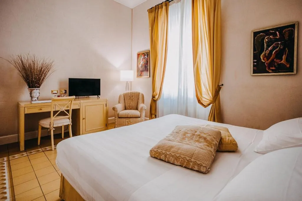 Room, Costantinopoli 104, Naples