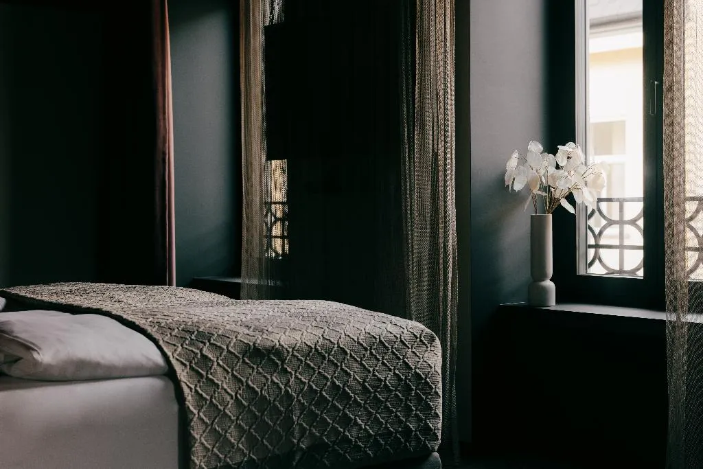 APARTMENT DELUXE ONE BEDROOM Room, Weltwien Luxury Art Apartments, Vienna