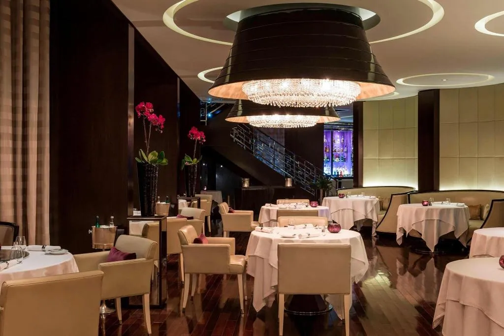 Restaurant, Le Royal Meridien Beach Resort and Spa, Dubai