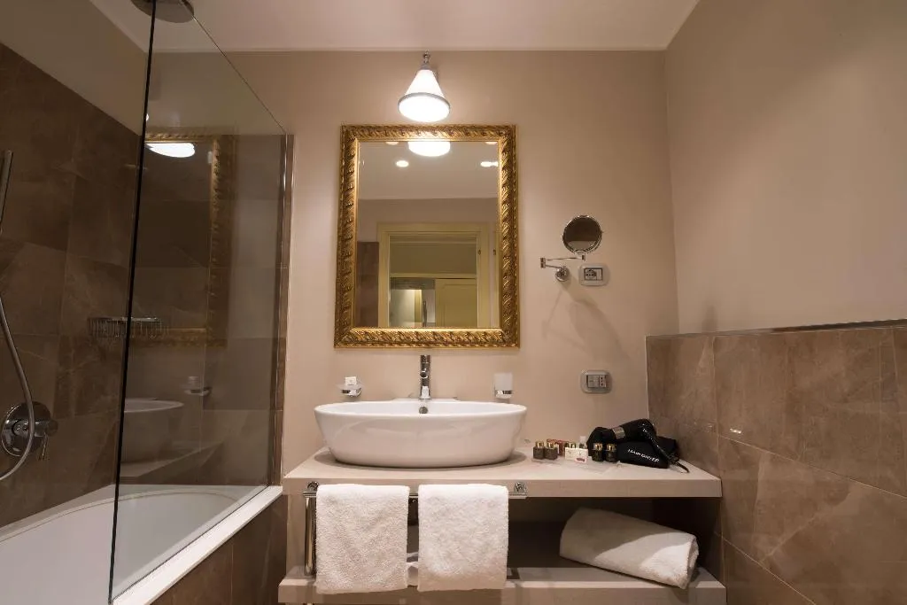 Room, Palace Hotel Lake Como, Milan