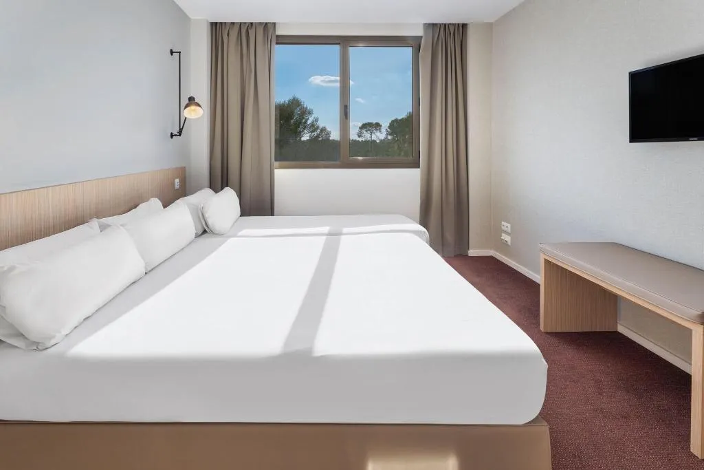DOUBLE QUEEN SIZE BED Room, B&B Hotel Barcelona Sant Cugat, Barcelona