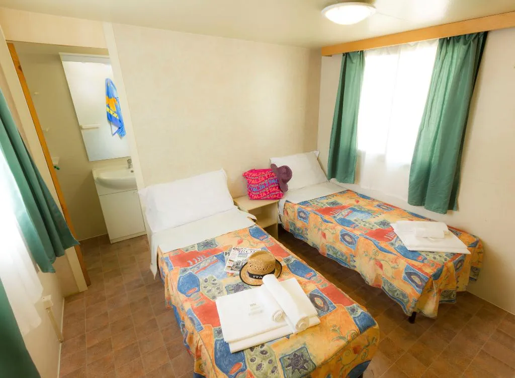 BUNGALOW CAPACITY 2 Room, hu I Pini Village, Rome