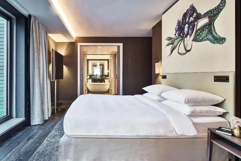 Room, Hyatt Regency Amsterdam, Amsterdam