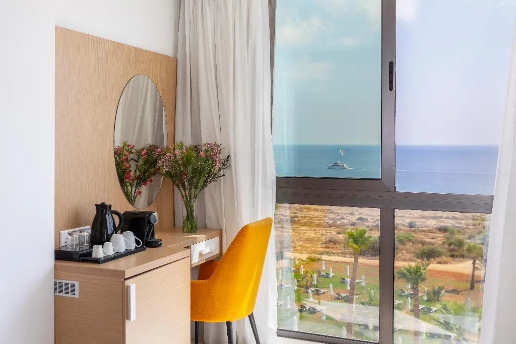 JUNIOR SUITE WITH JACUZZI Room, Leonardo Crystal Cove Hotel and Spa by the Sea, Cyprus