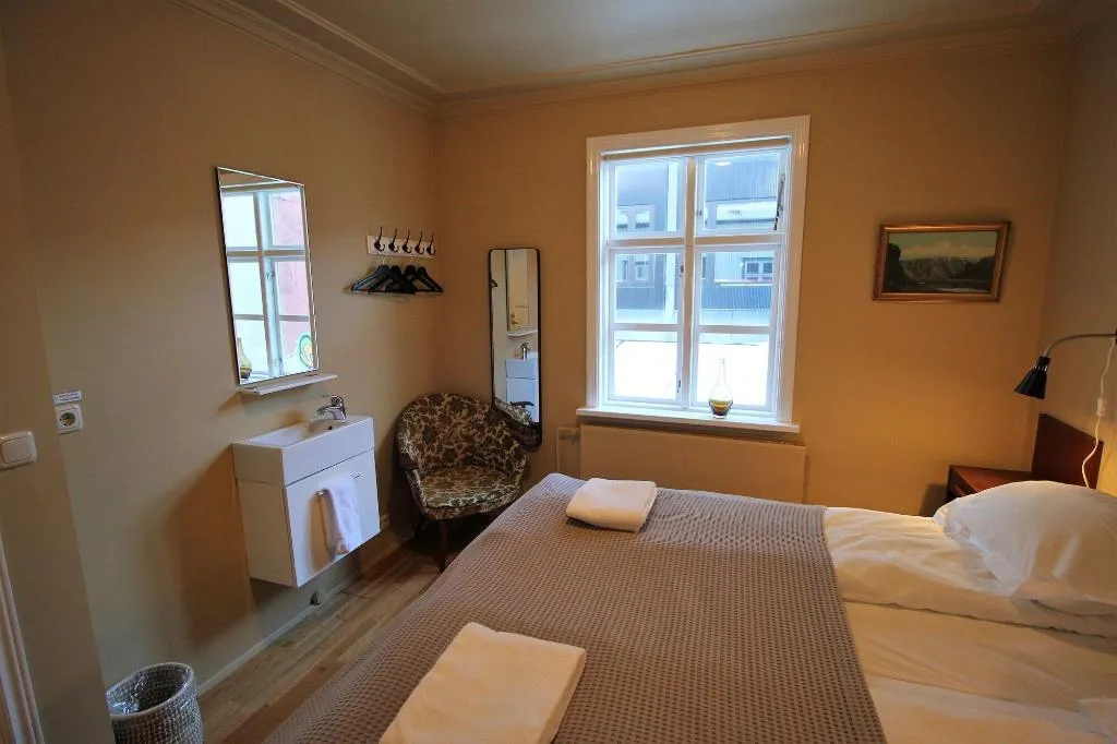 Room, Grettir Guesthouse, Reykjavik