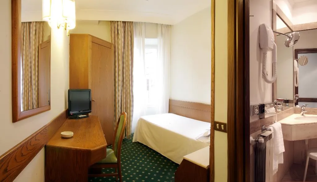 SINGLE STANDARD Room, Albergo Santa Chiara, Rome