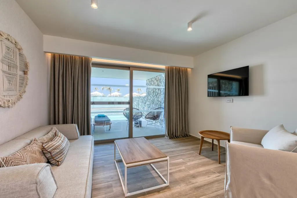 JUNIOR SUITE WITH PRIVATE POOL Room, Utopia Blu, Kos
