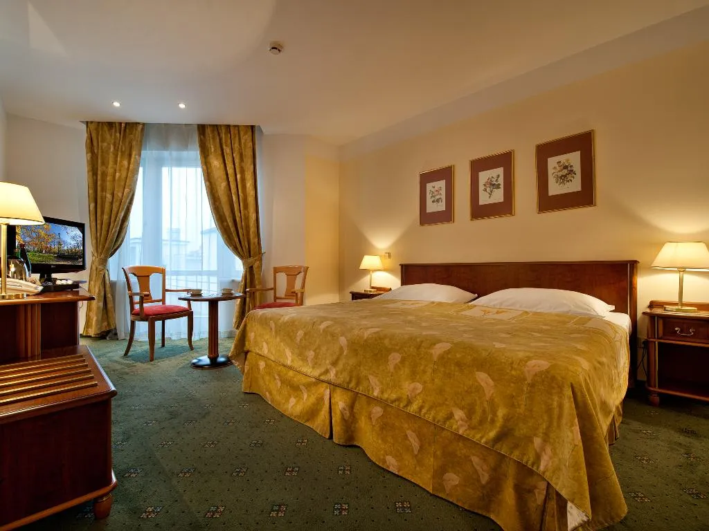 SUITE CAPACITY 5 Room, EA Hotel Rokoko, Prague