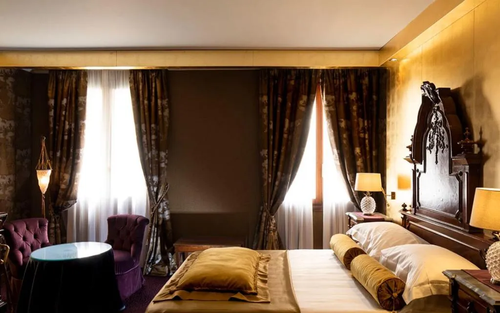 JUNIOR SUITE CANAL VIEW Room, Metropole Venezia, Venice