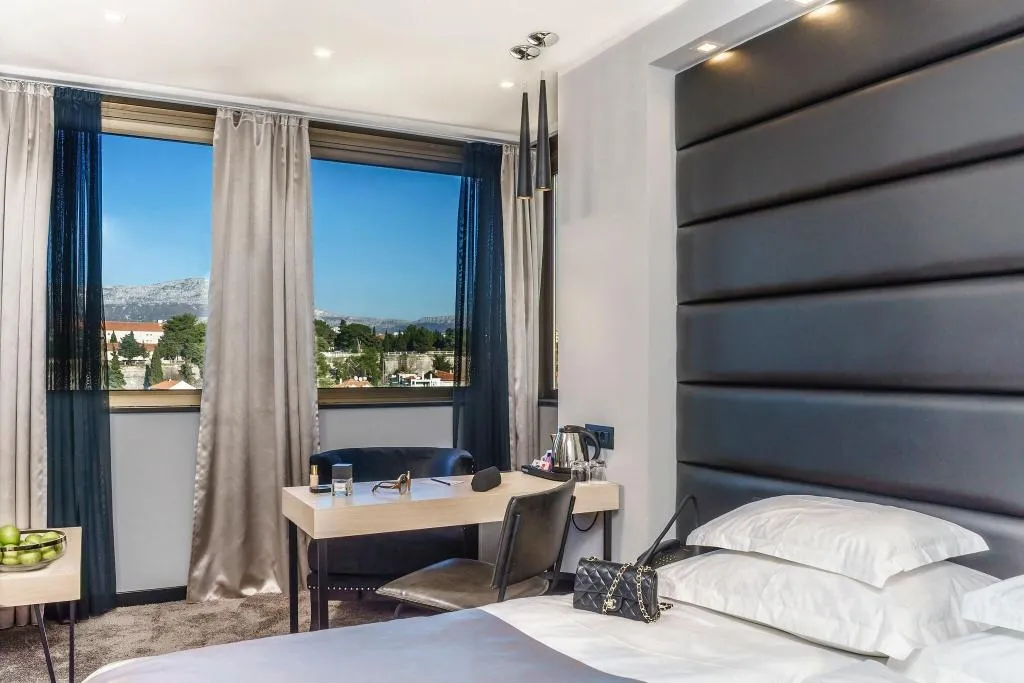 SUITE QUEEN SIZE BED Room, The View Luxury Rooms, Split
