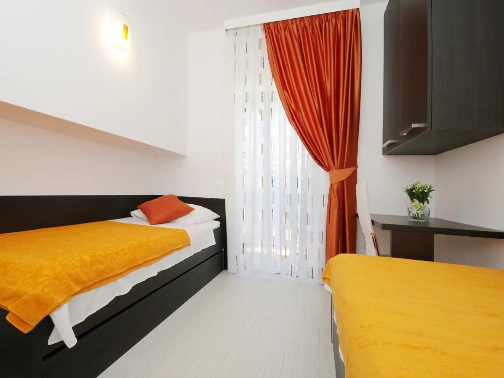 APARTMENT CAPACITY 4 Room, Apartments Elza, Split