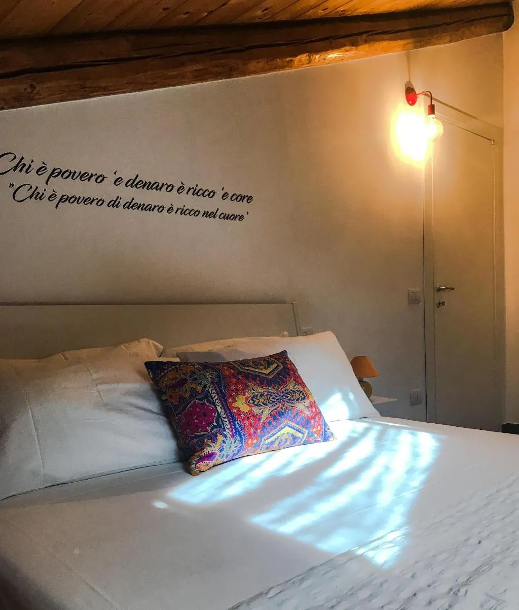 Room, Na Bona Nuttata, Naples