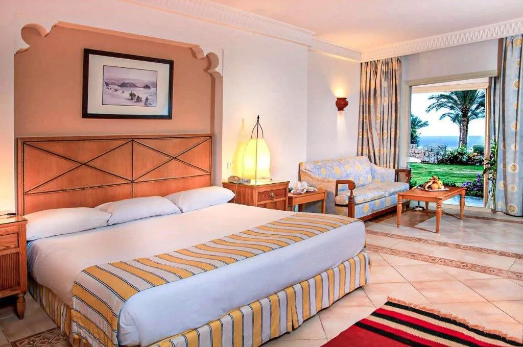 DOUBLE POOL VIEW KING BED Room, Continental Plaza Beach, Red Sea Riviera