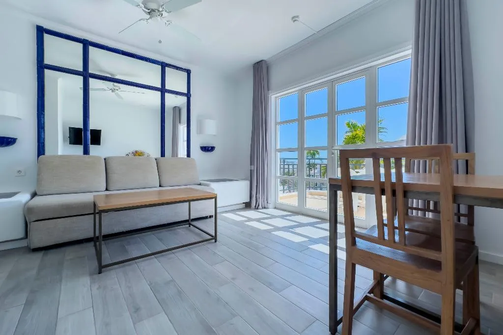 Room, Parque del Sol, Tenerife