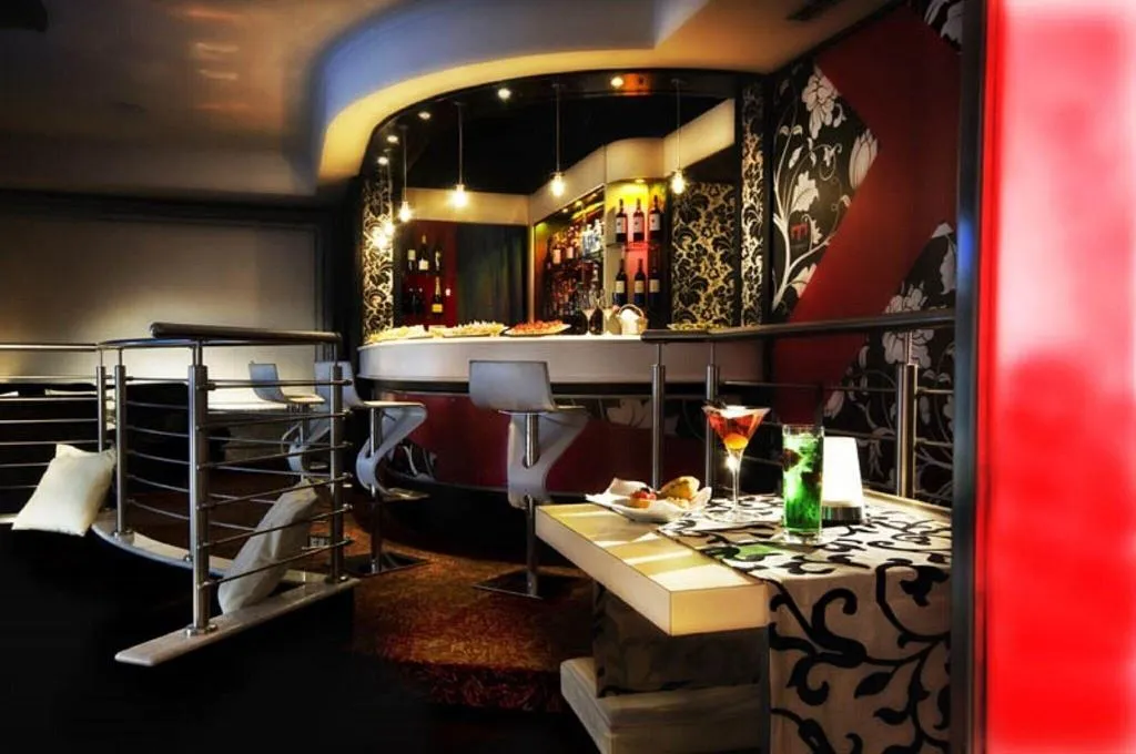 Bar, Ariston, Rome