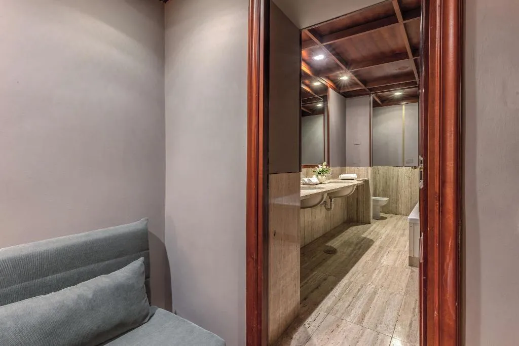 DOUBLE SUPERIOR QUEEN BED Room, Madison, Rome