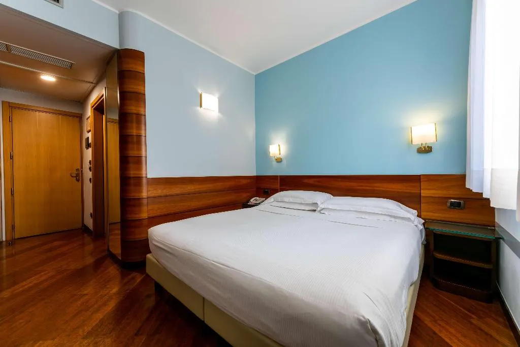 DOUBLE KING SIZE BED Room, Hotel Mirage Sure Hotel Collection by Best Western, Milan