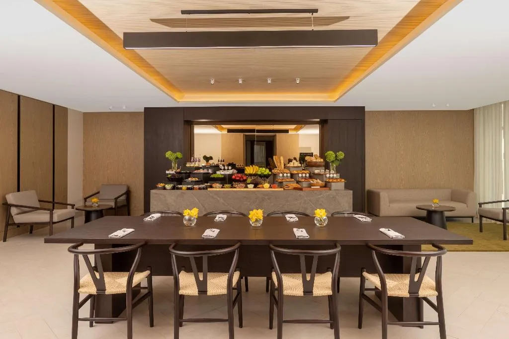 Bar, Avani Plus Palm View Dubai Hotel and Suites, Dubai