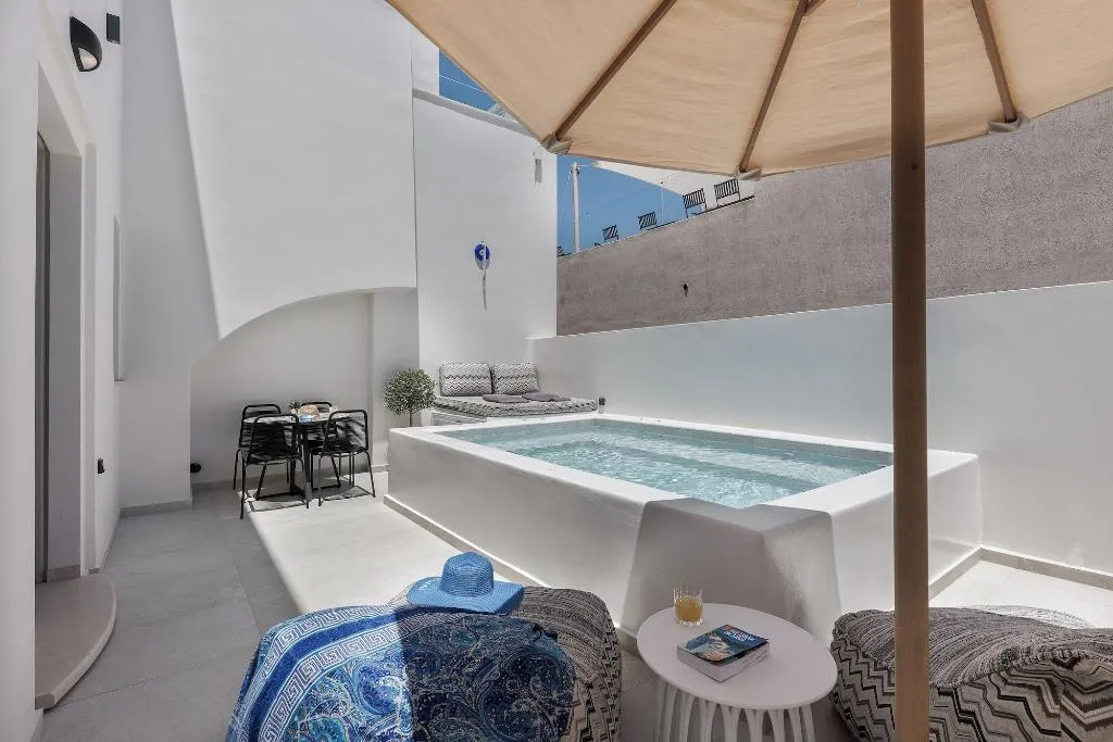 Room, La Madeleine Oia, Santorini