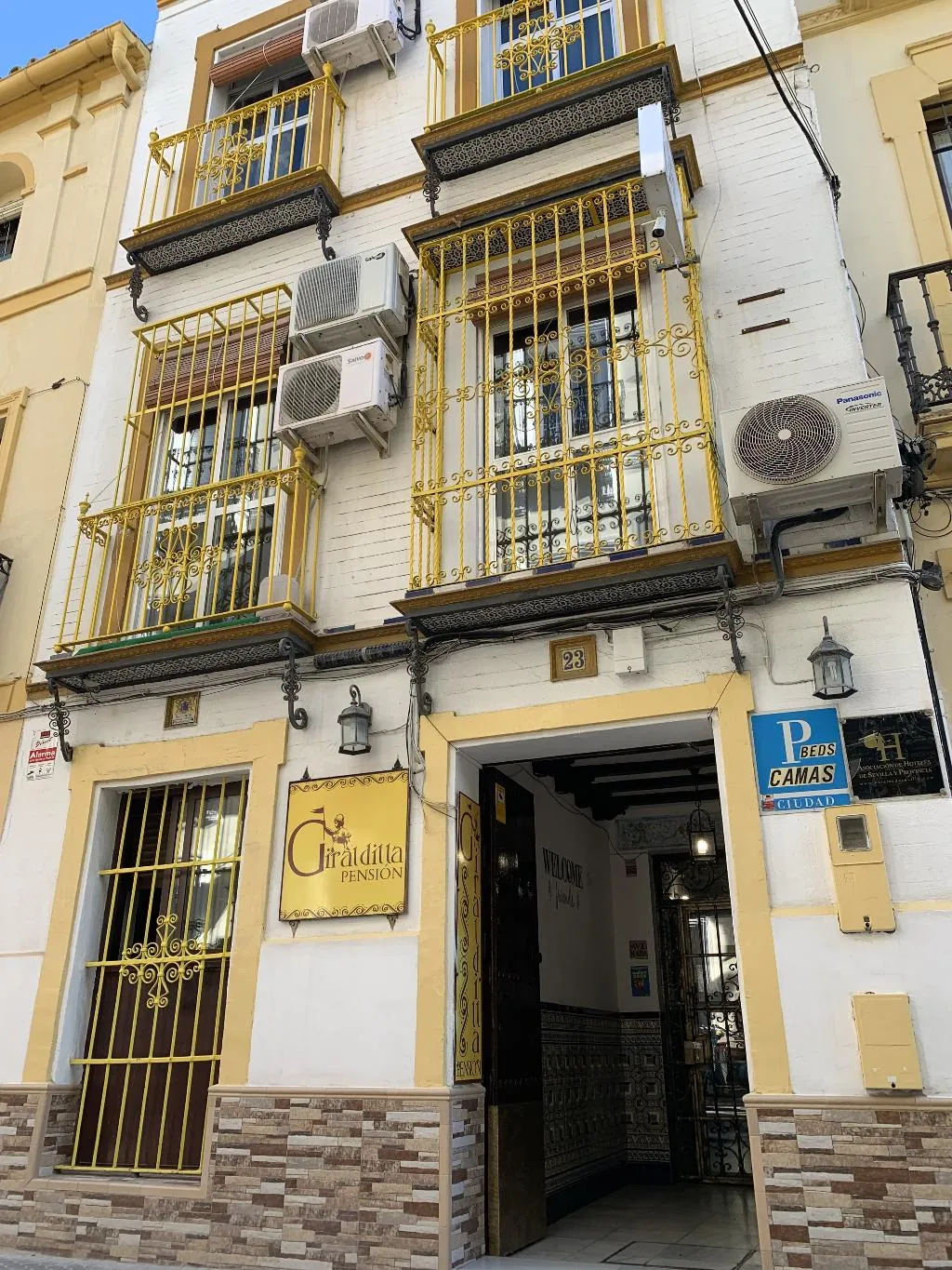 General view, Pension Giraldilla, Seville