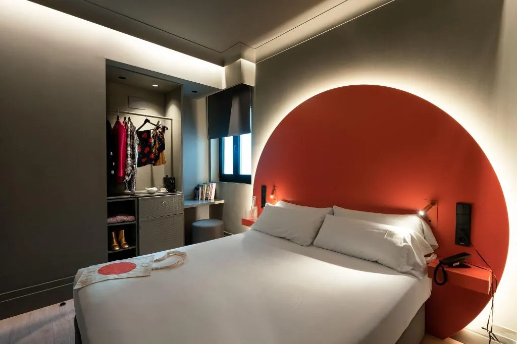 Room, Chic & Basic Dot, Madrid