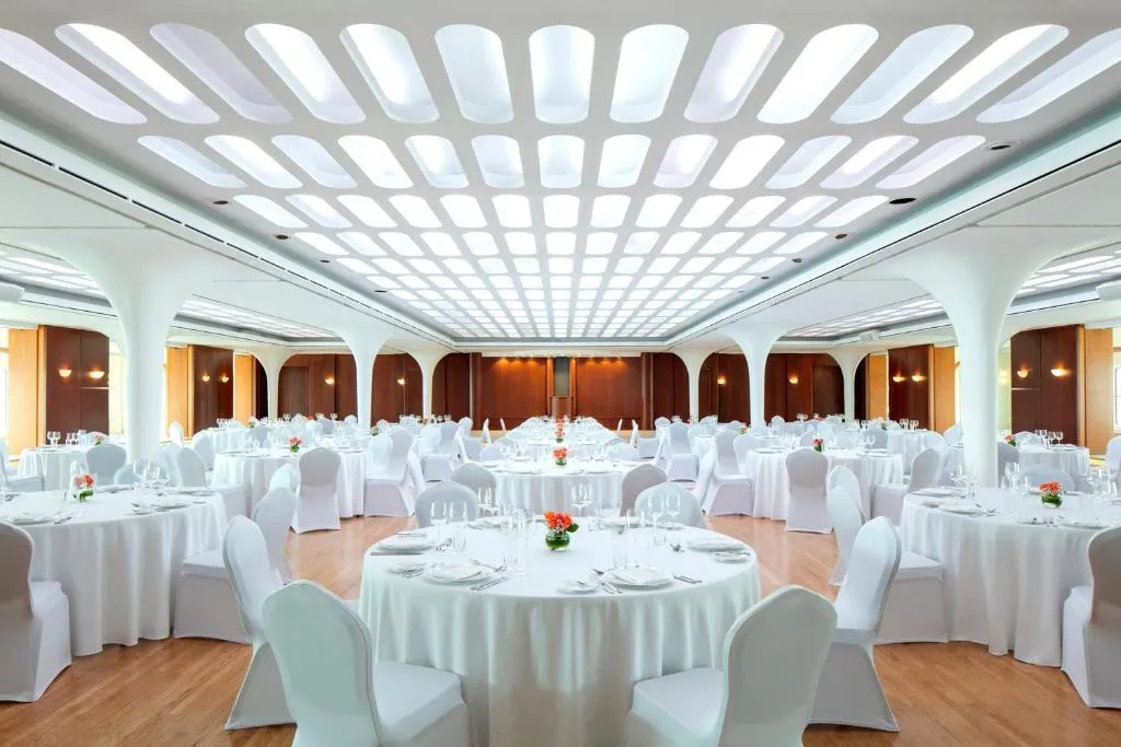 Conferences, Queen Elizabeth 2, Dubai