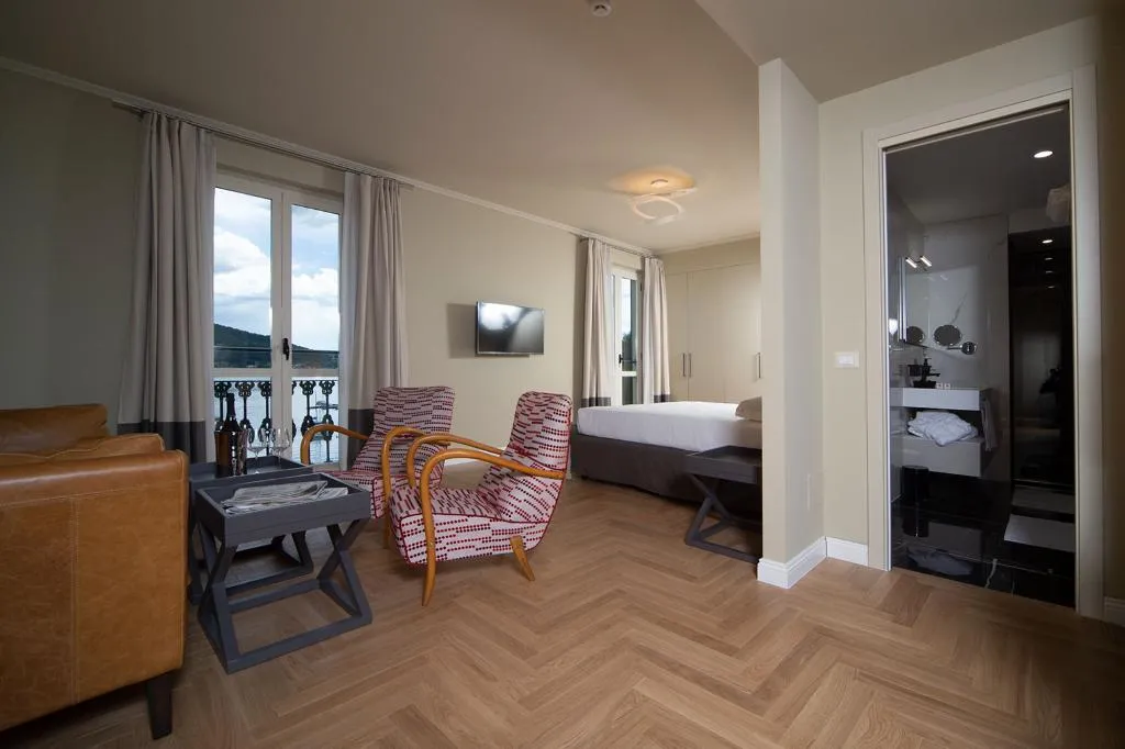 Room, Villa Paradiso, Milan