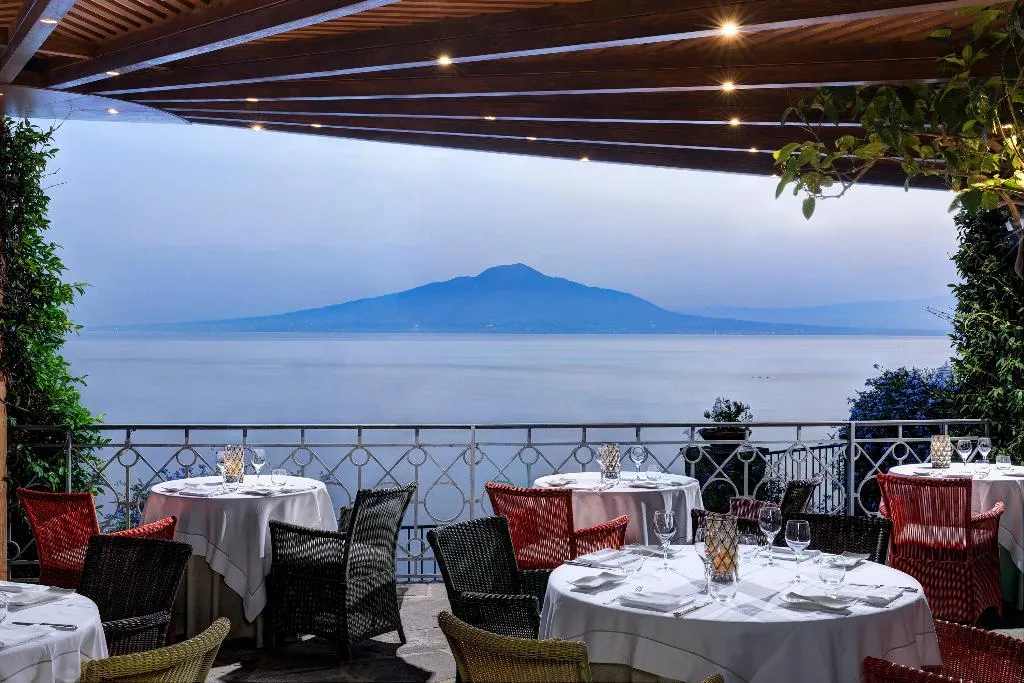 Restaurant, Grand Hotel Ambasciatori, Naples