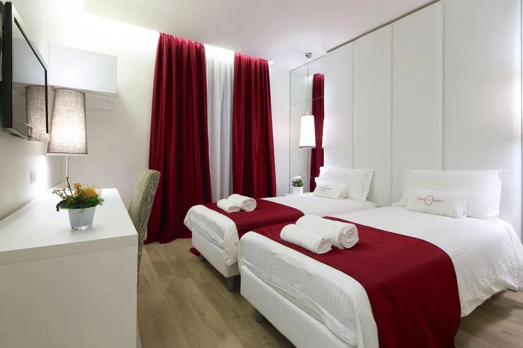 Room, Tullia And Prisca Relais Guest House, Naples