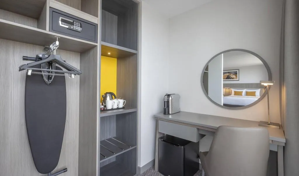 JUNIOR SUITE TWO DOUBLE BEDS Room, Maldron Hotel Smithfield, Dublin