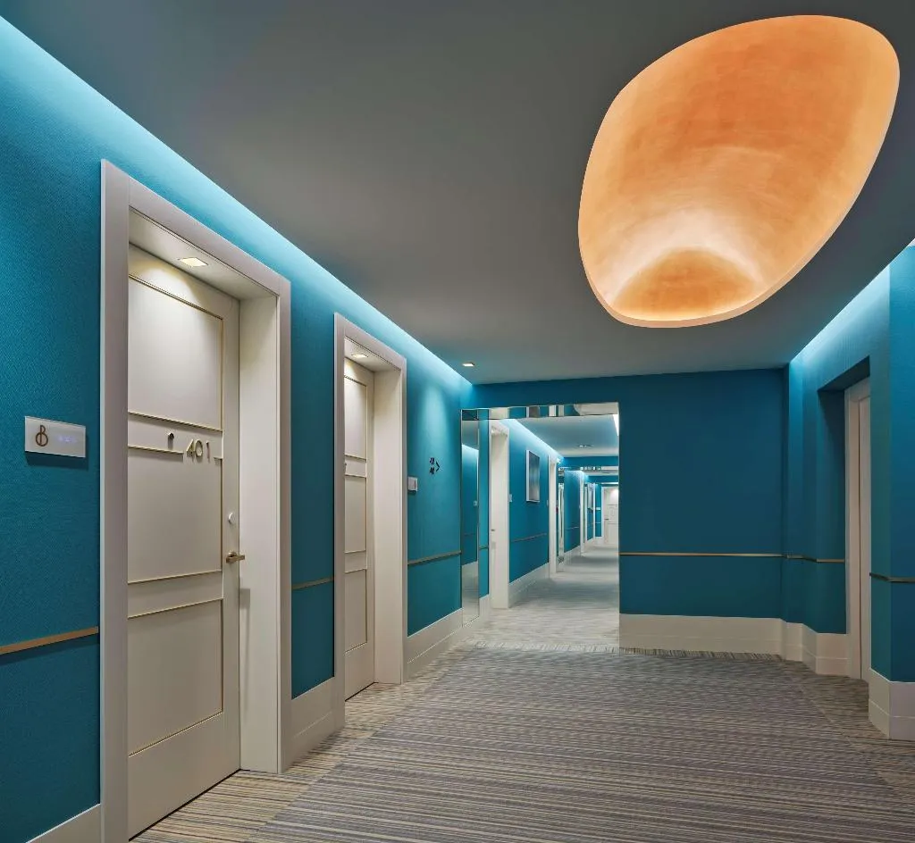 Lobby, de Bonart Naples-Curio Collection by Hilton, Naples