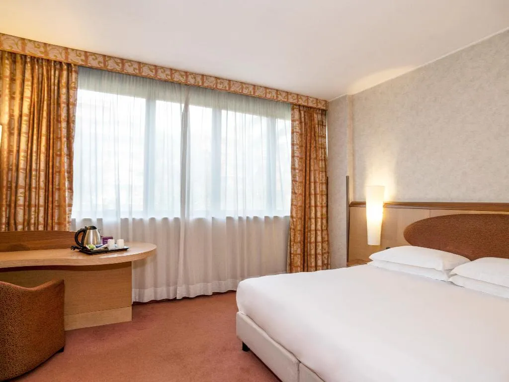 DOUBLE SUPERIOR WITH DOUBLE BED Room, Mercure Roma West, Rome