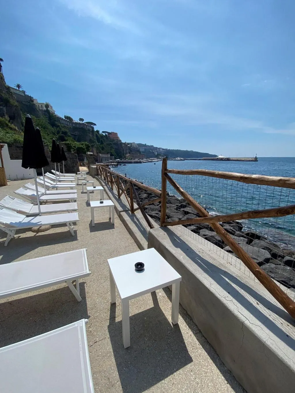 Beach, Lorelei Londres, Naples