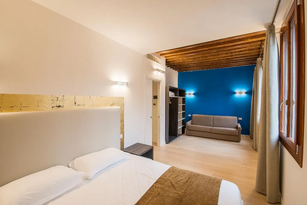 APARTMENT CAPACITY 4 ONE BEDROOM Room, Charming Palace Corte Del Teatro, Venice