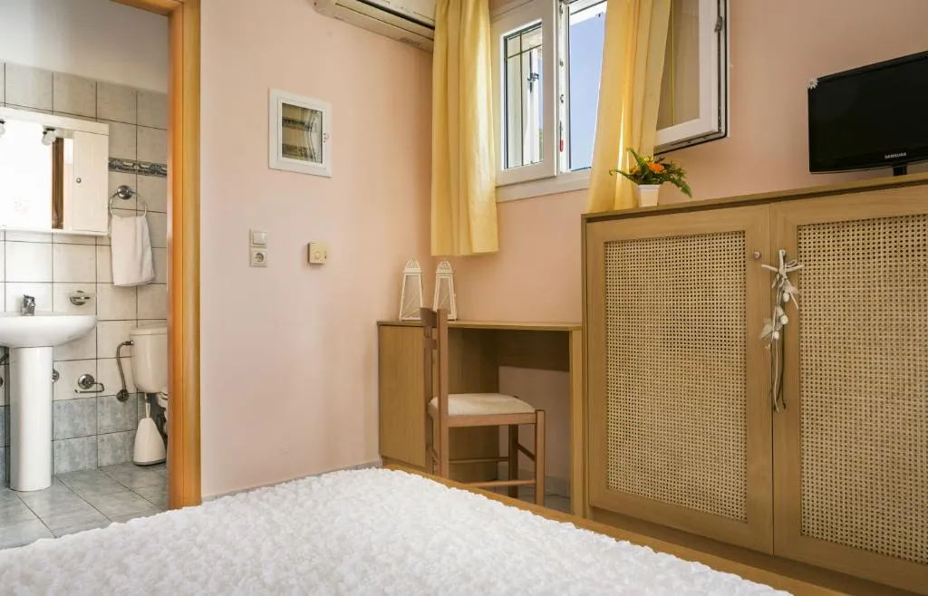 STUDIO CAPACITY 2 Room, Evi's Garden, Kefallinia