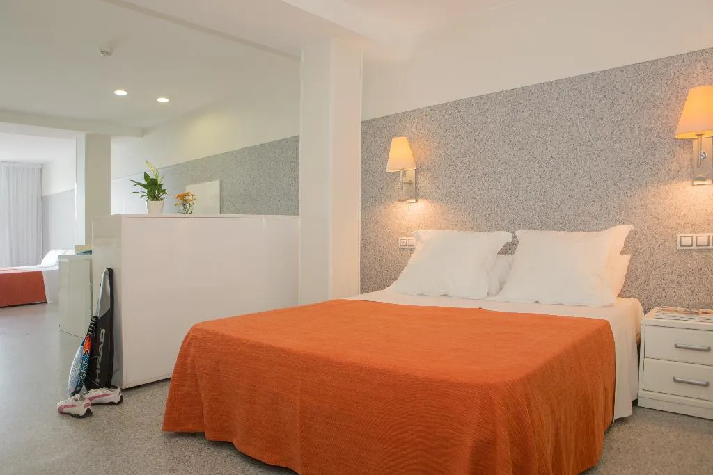 Room, Mix Bahia Real, Majorca