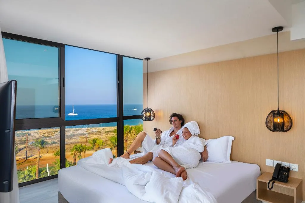 JUNIOR SUITE WITH JACUZZI Room, Leonardo Crystal Cove Hotel and Spa by the Sea, Cyprus