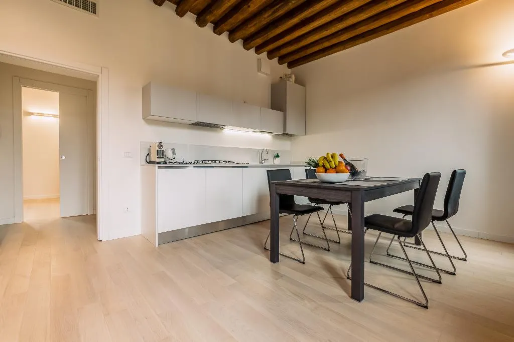 APARTMENT CAPACITY 4 ONE BEDROOM Room, Charming Palace Corte Del Teatro, Venice