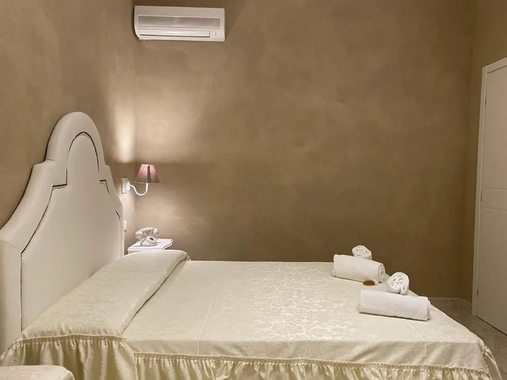 Room, Boutique Hotel Calais Milano, Milan