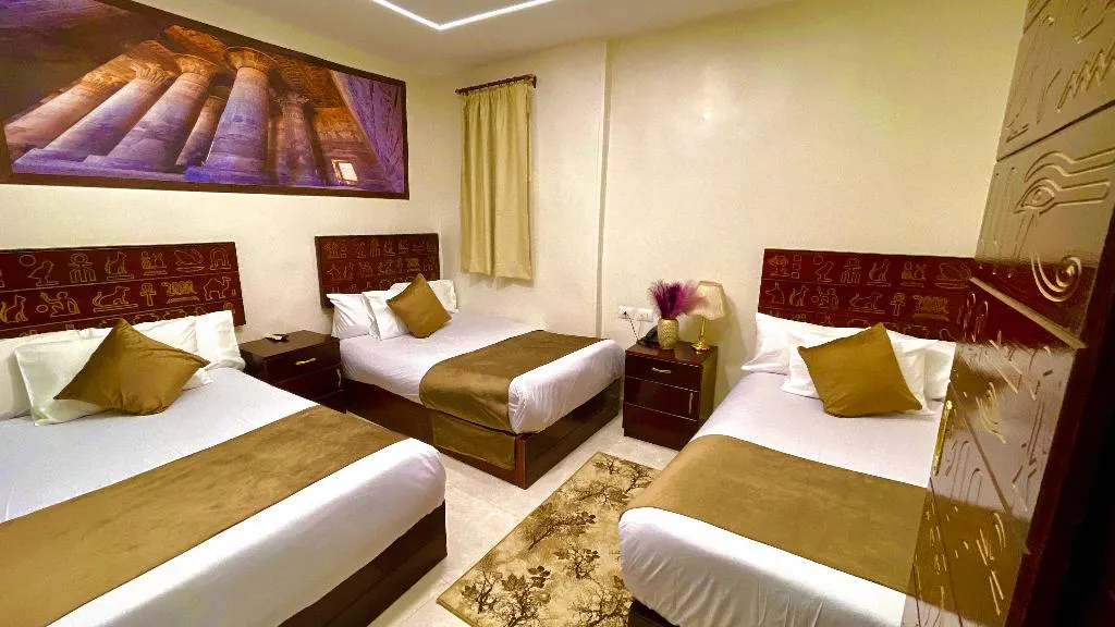 TRIPLE THREE BEDS Room, Nemes Pyramids View Inn, Cairo
