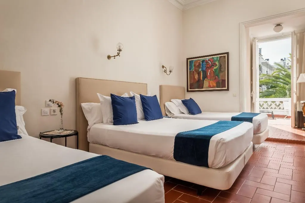 QUADRUPLE WITH TERRACE Room, Medium Romantic, Costa Brava