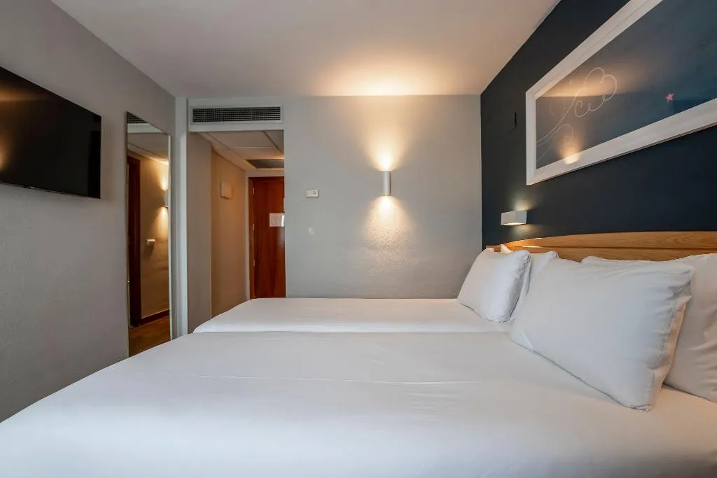 TWIN STANDARD Room, Travelodge Alicante Puerto, Costa Blanca
