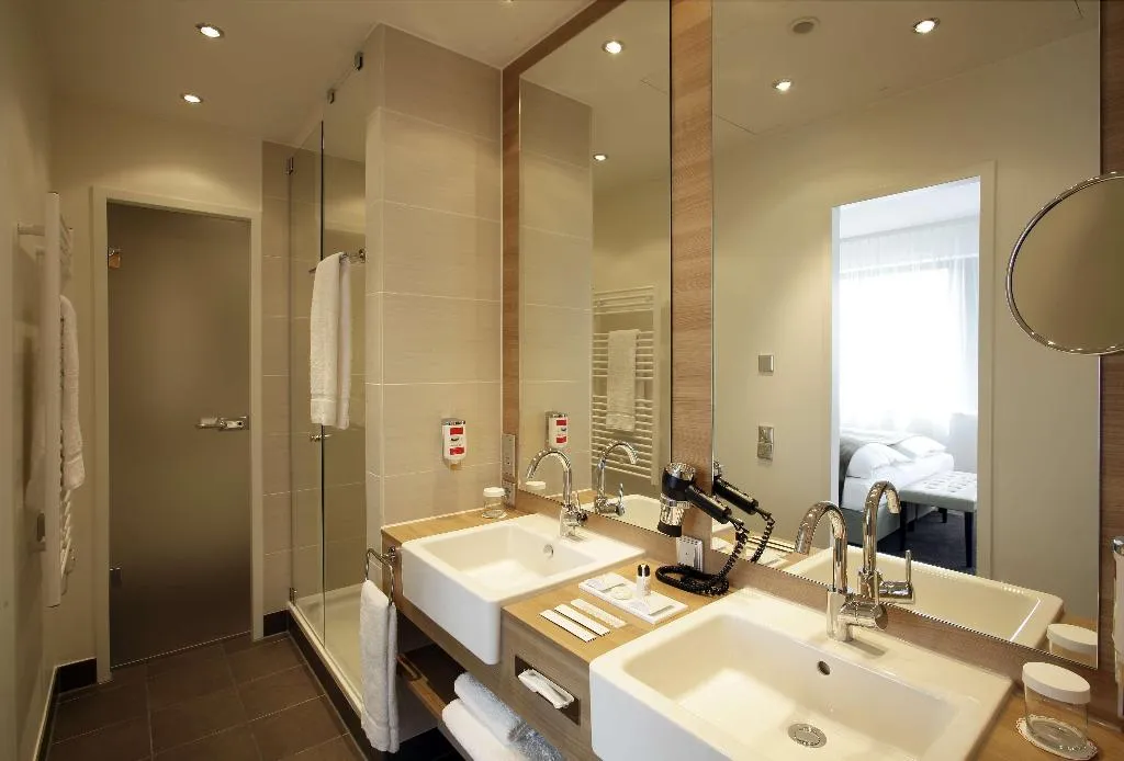 Room, H4 Hotel Berlin Alexanderplatz, Berlin